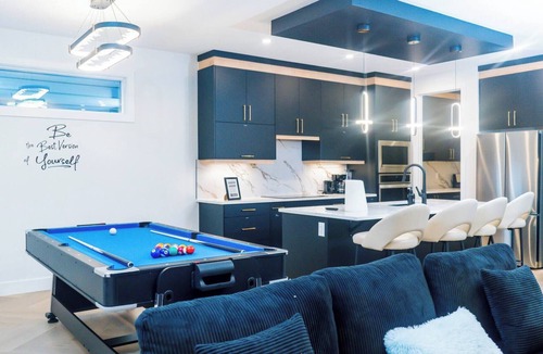 Southwest Edmonton House | Serene 3 Bedroom Home Near YEG With Pool Table