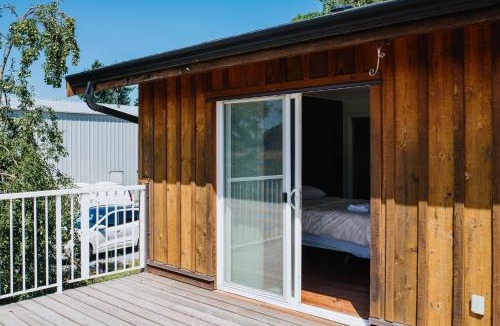 Hatzic House | Serene 3BR Cabin on 8 Acre Farm
