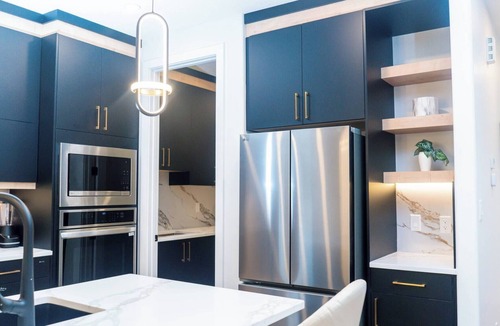 Southwest Edmonton House | Serene Dwelling home-4 Bedroom,Pool table near YEG- with AC