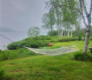 Riviere-Rouge Ski Chalet | Serene Lakefront Cottage Escape