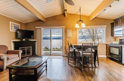 Central Okanagan Condo | Serene Lakeside with Pool and Views - CasaLoma