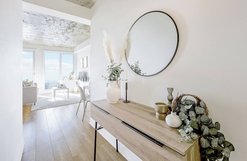 Downtown Montreal Apartment | Serene Scandinavian-Downtown Montreal-Free Parking