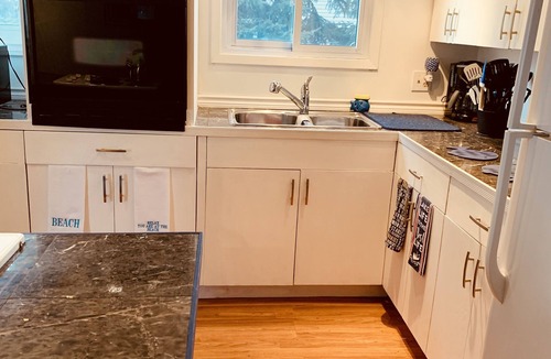 Colchester Cottage | Serenity on the Lake Completely Renovated