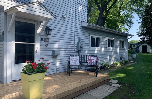 Colchester Cottage | Serenity on the Lake Completely Renovated