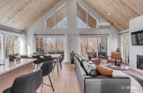 Pont-Rouge Ski Chalet | Serenity - Relaxing getaway - Spa and Arcade games