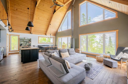 Petite-Riviere-Saint-Francois Ski Chalet | Shack Saison - St-Lauwrence River