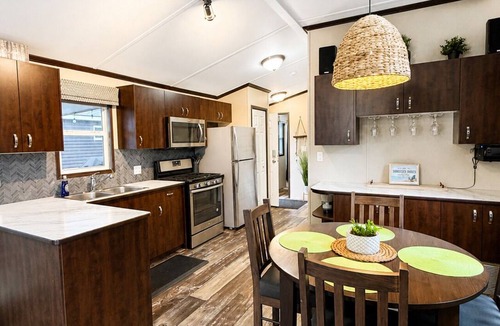 Sherkston Cottage | Sherkston Shores Getaway! Minutes from the Funplex, Elco Beach & Wyldewood Beach