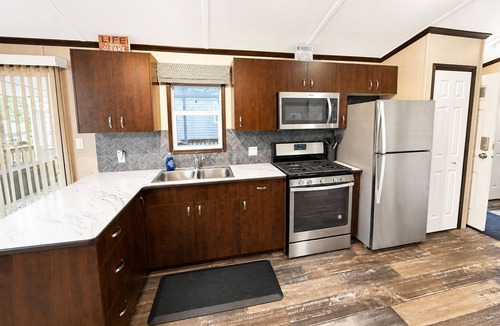 Sherkston Cottage | Sherkston Shores Getaway! Minutes from the Funplex, Elco Beach & Wyldewood Beach