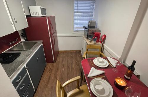 Bridgeland Apartment | Shiraz Suite