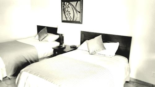 Wabamun Hotel | Shoreside Inn & Suites