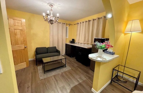 Niagara Falls Apartment | Short walk to the falls 2room luxury free parking