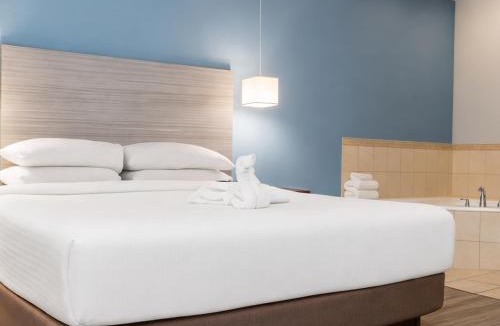 Hamilton Hotel | Signature Stay Inn & Suites - Downtown Hamilton