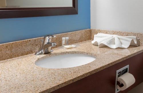 Hamilton Hotel | Signature Stay Inn & Suites - Downtown Hamilton