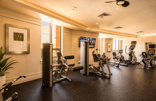 Downtown House | Silver Spring DC Metro 2BR Rooftop Gym LuxePad