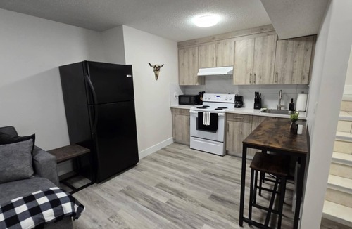 Silverado House | Silverado Cozy Basement Suite