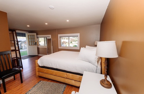 Keremeos Hotel | Similkameen Wild Resort & Winery