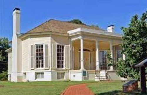 Bermuda House | Simple, Spacious and Clean House