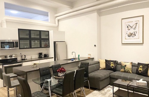 Kirkendall North Hotel | Simply Comfort. Dundurn Lofts