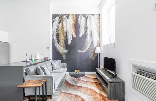 Kirkendall North Hotel | Simply Comfort. Dundurn Lofts