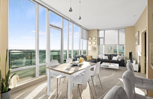 Victoria Park Apartment | Simply Comfort. Trendy 2Br Apartment Downtown Parking