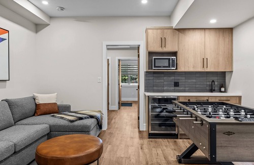Teepee Town House | Sisters' Summit - Stunning Mountain Views with Private Hot tub, Sauna & BBQ!