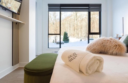 Versant Soleil Apartment | SKåL - Alpine View Near Casino, Village Shuttle, Golf & More