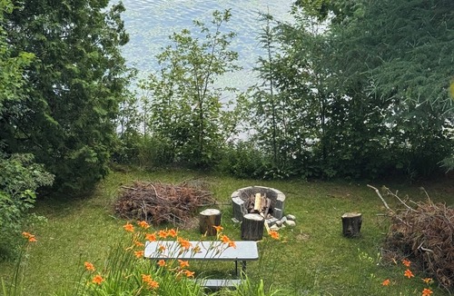 Chertsey Ski Chalet | Ski chalet - Water front - Ski resort