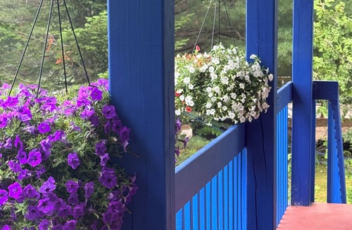 Chertsey Ski Chalet | Ski chalet - Water front - Ski resort