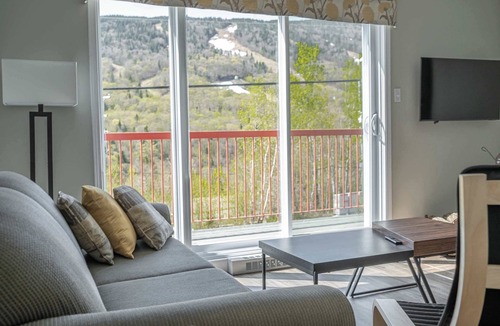 Notre-Dame-Auxiliatrice-de-Buckland Apartment | Ski Condo | Mont du Midi 56
