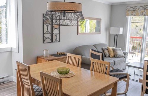 Notre-Dame-Auxiliatrice-de-Buckland Apartment | Ski Condo | Mont du Midi 56