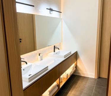 Versant Soleil Apartment | Ski-In Adjacent 200m - 3BR - Free Shuttle - Sleeps 8