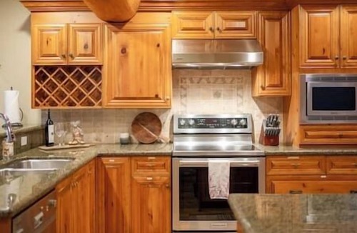 Whistler Village Cabin | Ski In/Out Retreat w/Sauna - Telemark 7