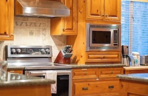 Whistler Village Cabin | Ski In/Out Retreat w/Sauna - Telemark 7