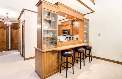 Mont-Tremblant Condo | Ski in shuttle out Mont Tremblant resort Casino