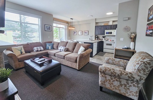 Panorama House | Ski-In/Ski-Out Mountain Retreat/Hot Tub + Garage