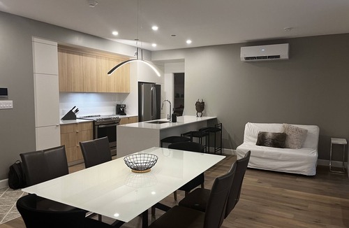 Owl's Head Ski Resort Condo | ski-in/ski -out Owls Head Moutain with pool access and view Lake Memphrémagog