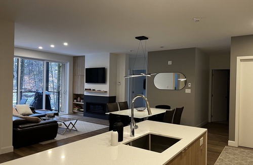 Owl's Head Ski Resort Condo | ski-in/ski -out Owls Head Moutain with pool access and view Lake Memphrémagog