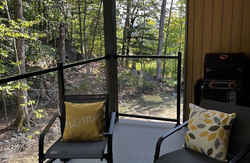 Owl's Head Ski Resort Condo | ski-in/ski -out Owls Head Moutain with pool access and view Lake Memphrémagog