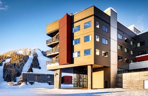 Rossland Hotel | Ski-in, Ski-out Splendor: Onsite Parking. Close to Silverlode Chair!