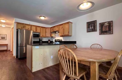 Fernie House | Ski-In Stone Creek Condo - Hot Tub - 3 bedroom - Pet Friendly