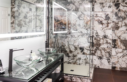 Whitehorse Hotel | SKKY Hotel