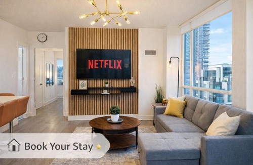 Downtown Mississauga Apartment | Sky-High 2BR/2BA Condo | Best City Views+Parking