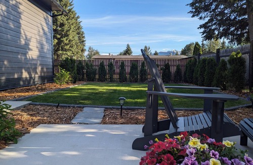 Valemount House | Skyline Suite 2 Bdrm King, Centrally Located in Valemount