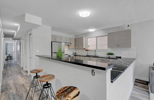 Capitol Hill Apartment | Skyline Views, Sleeps 8 and only Steps to SAIT, U of C & Downtown!