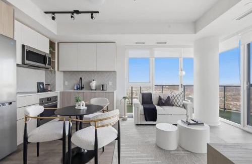 The Queensway Apartment | Sleek 2BR Toronto Condo Patio & Free Parking