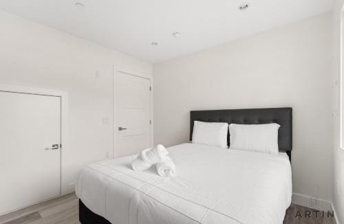 Sunset House | Sleek Coach House with Designer Kitchen - Sleeps 7
