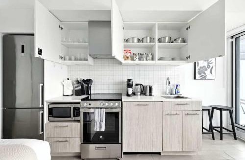 Garden District Apartment | Sleek studio near Eaton Centre in central downtown