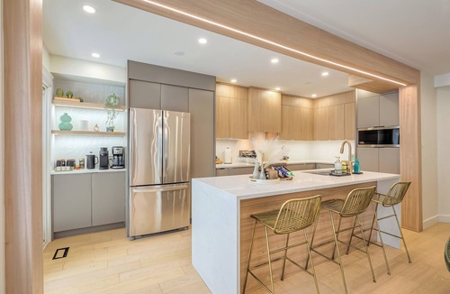 Whitby House | Sleep 8 | Toronto Hub| Thermëa Spa | Iroquois Park