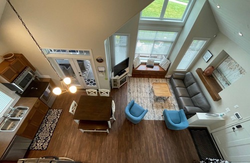 Osoyoos Cottage | Sleeps 8 | Close to pool | Boat Slip Included!