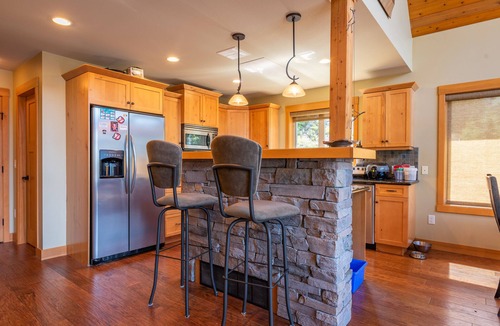 Silverton Ski Chalet | Slocan Lake Chalet! Fabulous views…Magical Experience!